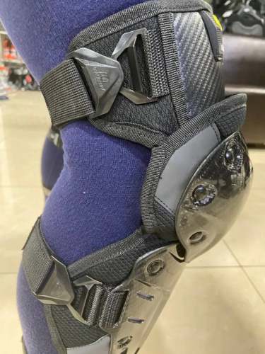 Ones Again Наколенники Carbon Fiber Force в Владивостоке